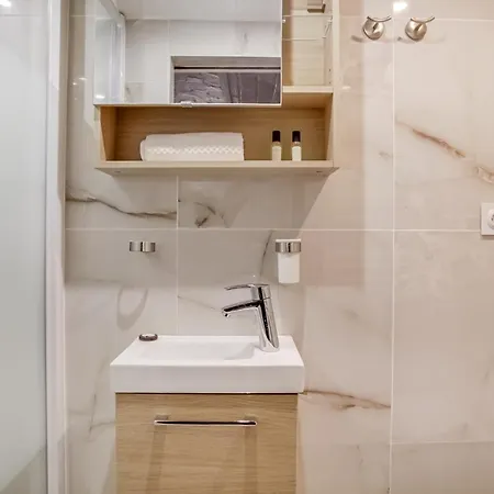 Tiny Duplex With Sauna In The 11 Appartement
