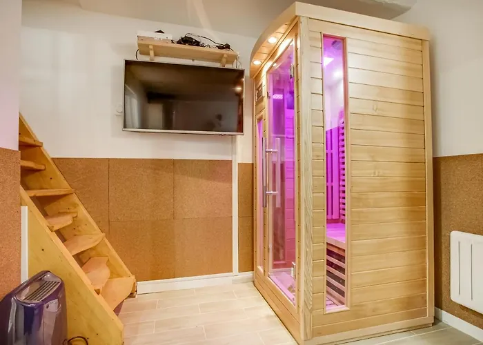 Tiny Duplex With Sauna In The 11 *